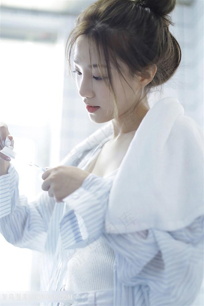 约了极品白嫩丰满大学生