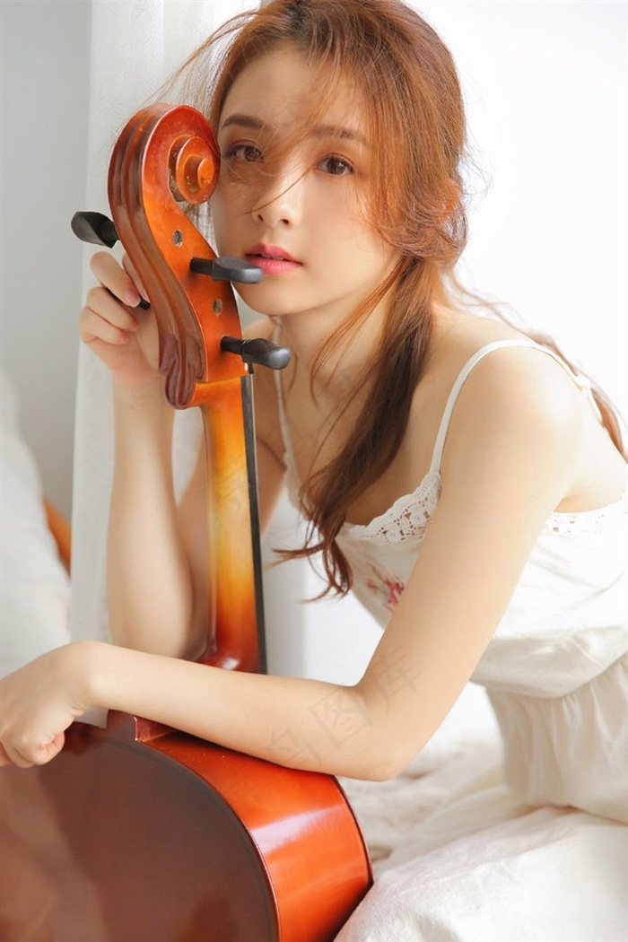 十分风骚会玩的美少妇灌肠