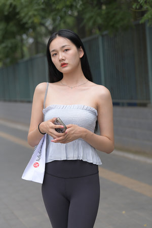 翁公在厨房和我猛烈撞击